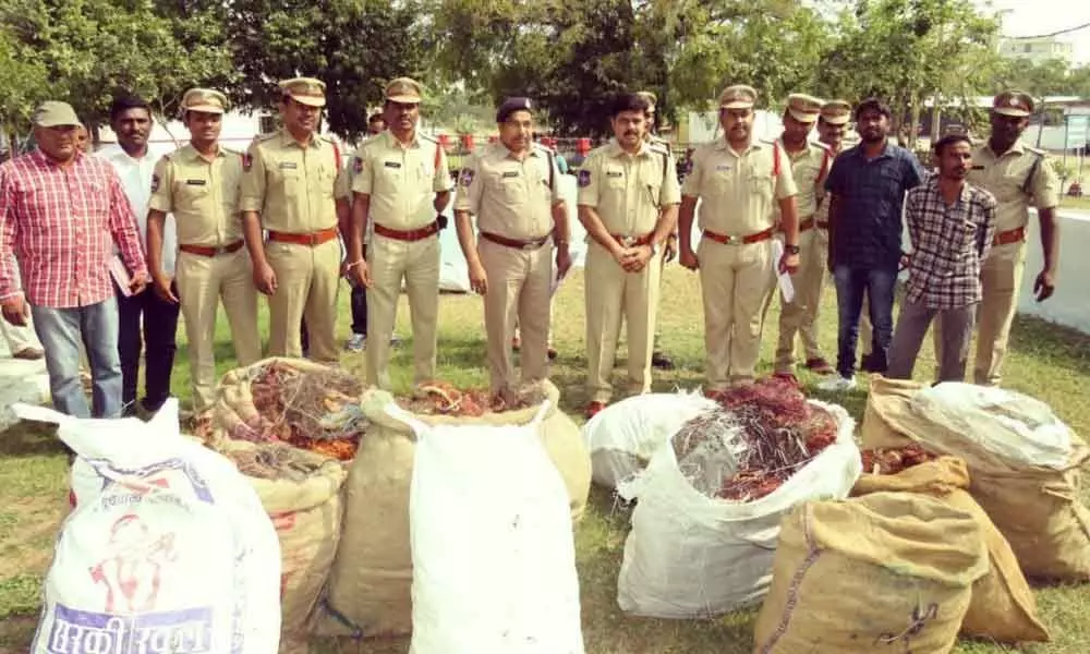 Inter-state gang of copper wire thieves held: Adilabad SP Vishnu S Warrier