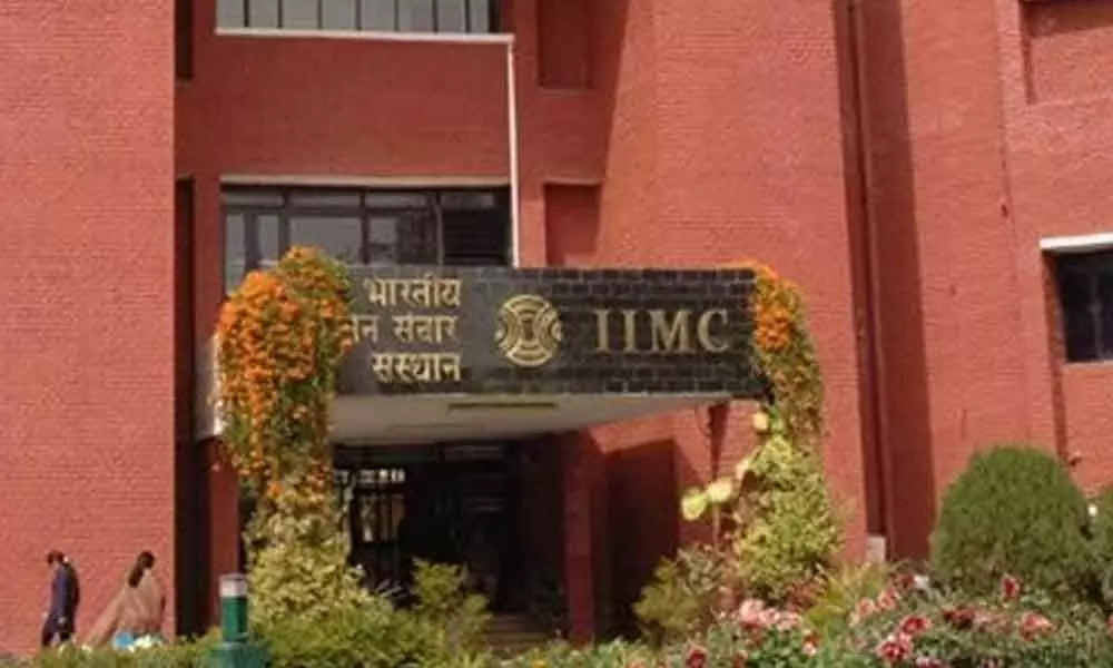 Delhi: IIMC alumni condemns fee hike