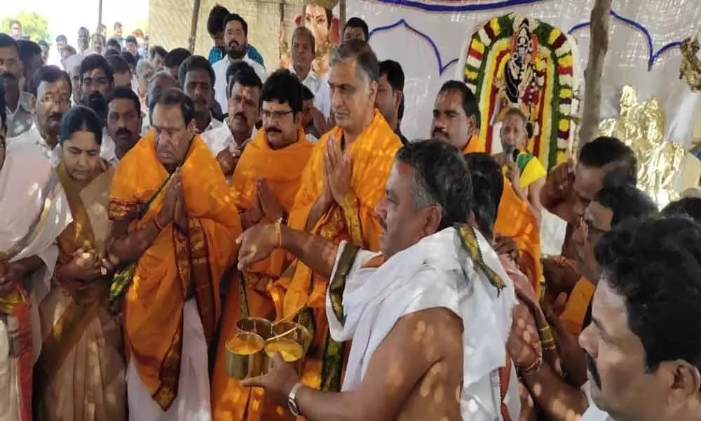Harish Rao pays visit to Dattatreya temple in Madhura village