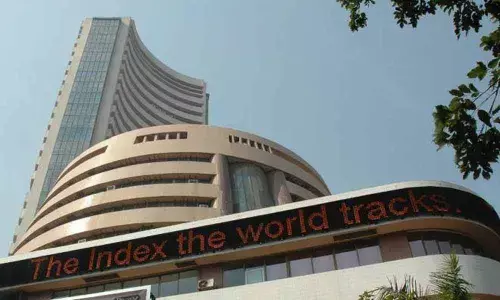 Sensex drops 33 points in early trade; IT stocks drag