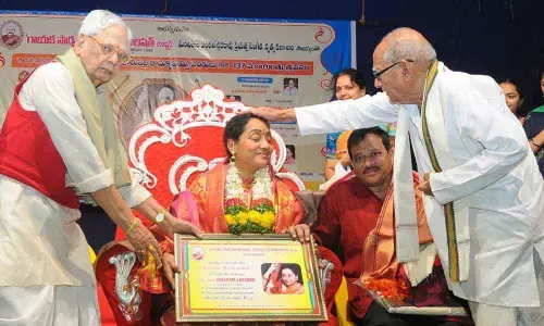 Vijayawada: Dwaram Lakshmi enthralls audience with fine rendition