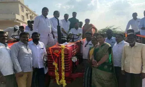Mahbubnagar: MLA Ala Venkateshwar Reddy distribute tractors to Gram Panchayats