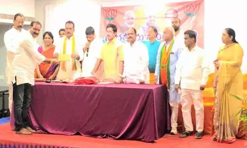 Pat for Jnanendra Prasad for membership drive in Serilingampally constituency