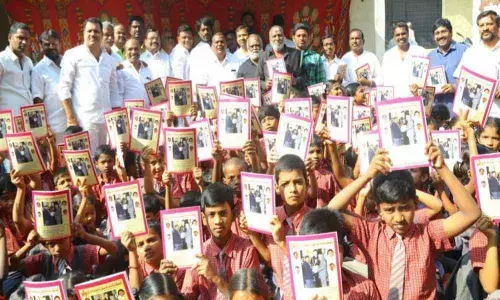 MLA Kaleru Venkateshs birthday: Notebooks distributed