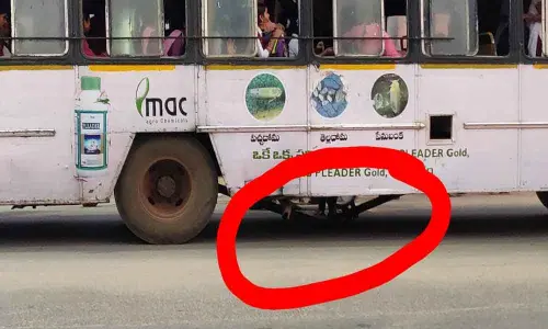 Parigi: People vent ire over RTC bus breakdown