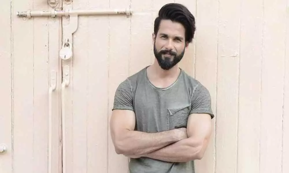 Shahid Kapoor walked away angrily from an award function & the reason will leave you shocked