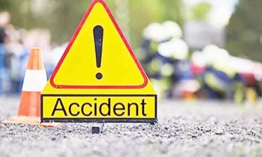 Hyderabad: 2 killed in Amberpet road accident