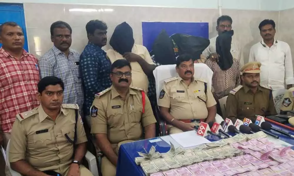 Nellore: Government Railway Police cracks Circar Express robbery case, recovers 67.5 lakh