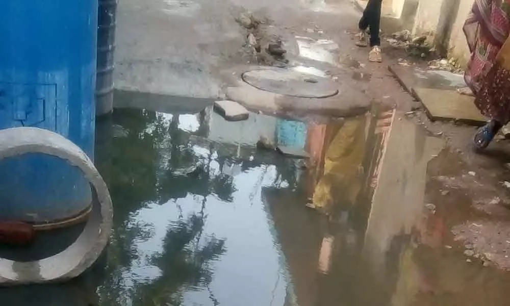 Drainage overflow causes panic in Indiramma Nagar Basti
