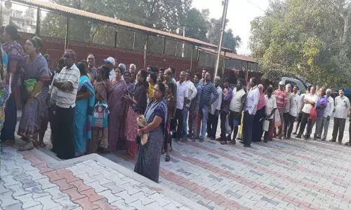 Scoot to Rythu Bazaar, get kg onion for 40