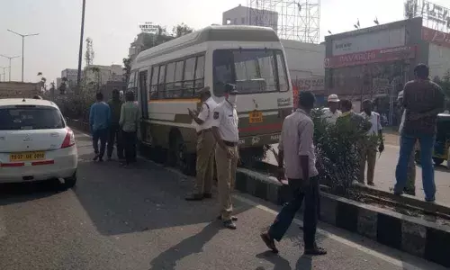 Vanasthalipuram: Minibus ploughs into divider