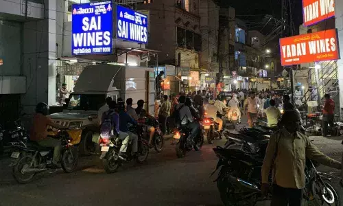 Drunkards creating big nuisance in Begumpet