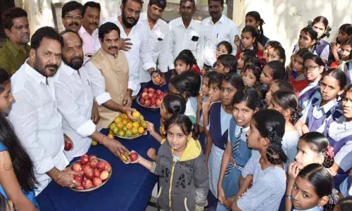 Kachiguda: Notebooks, fruits distributed to students
