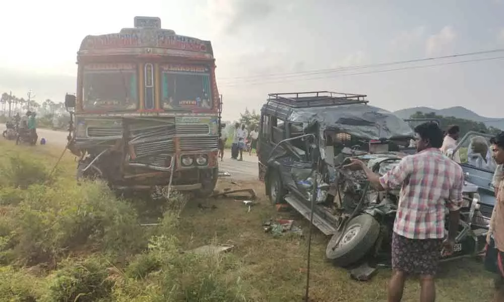 Four dead and eight injured in a tragic accident in Prakasam