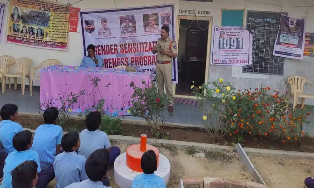 Pragatinagar: Police hold awareness meet for schoolgirls