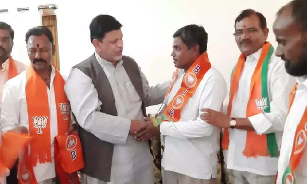 Medak: Minority youth join BJP