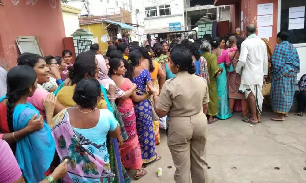 11 onion sales counters opened across Srikakulam