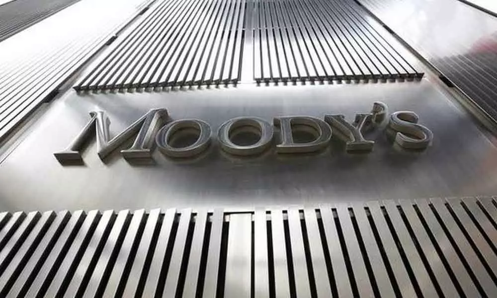 Moodys cuts growth forecast