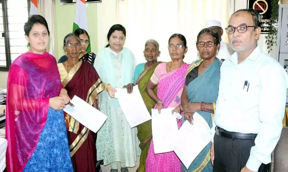 Nirmal: District Collector M Prashanthi distributed ex gratia cheques