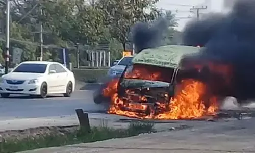 15 killed as fire engulfs passenger bus in Pakistan