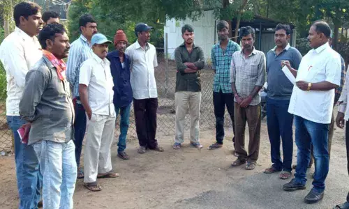 Give salaries to SCCL contract workers as per G.O.: CITU in Kothagudem