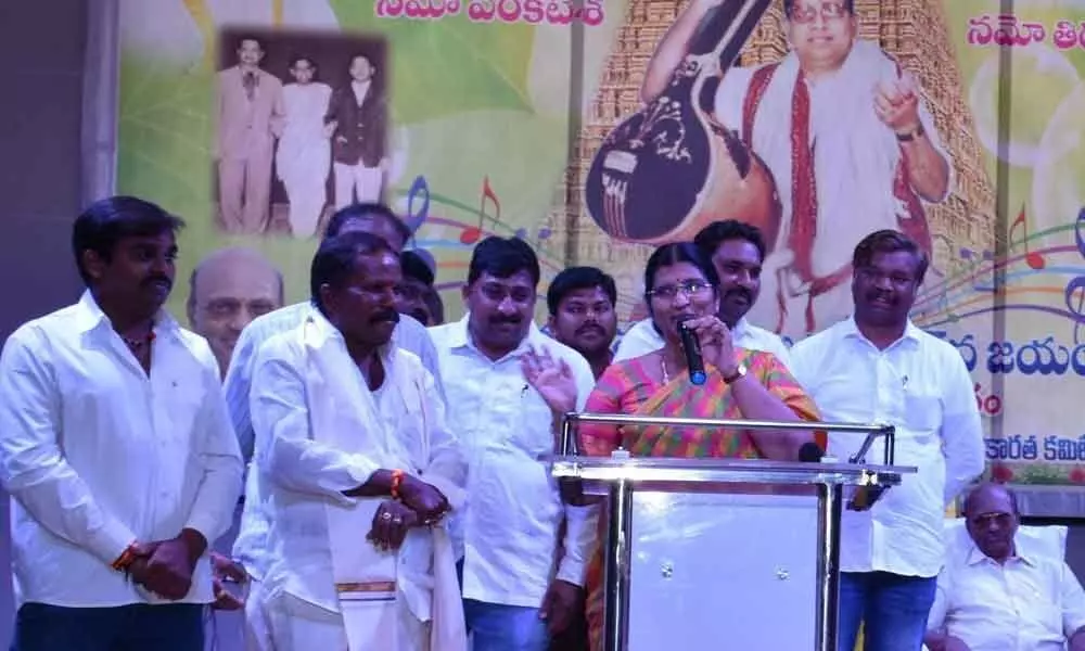 Vijayawada: Institute award on Ghantasalas name, Lakshmi Parvathi urges State govt