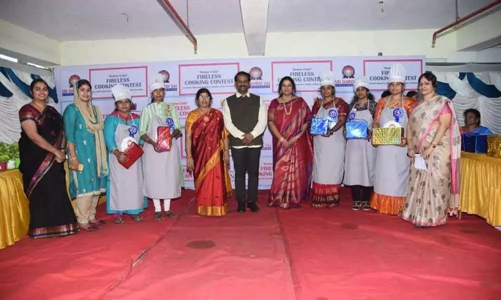 Shirdi Sai Group holds fireless cooking contest in Rajamahendravaram