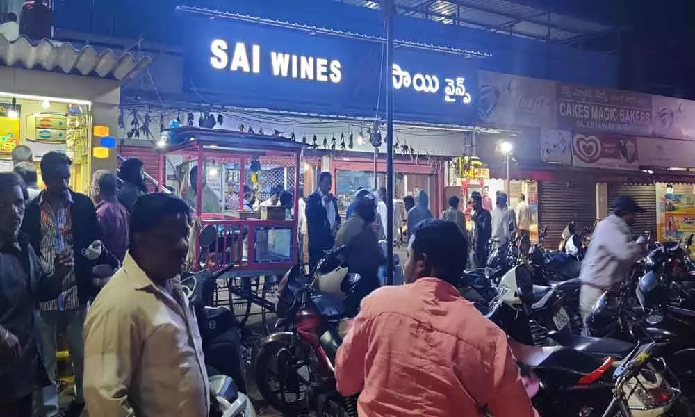 Secunderabad: Drunkards create big mess, residents wary