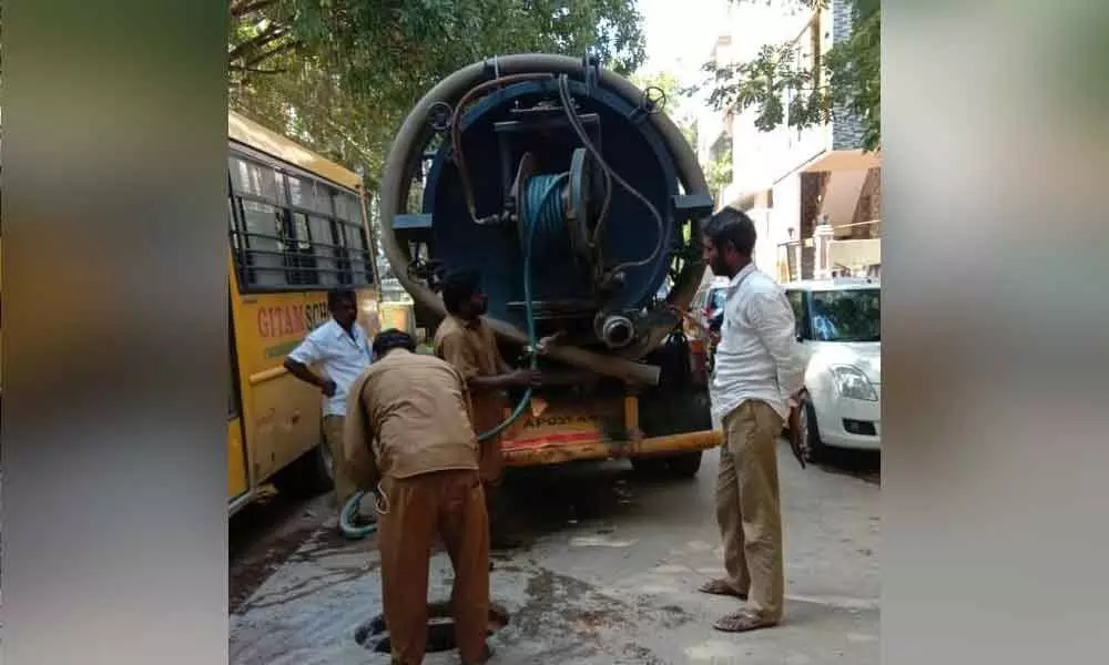 Denizens fume over overflowing manholes in Tirupati