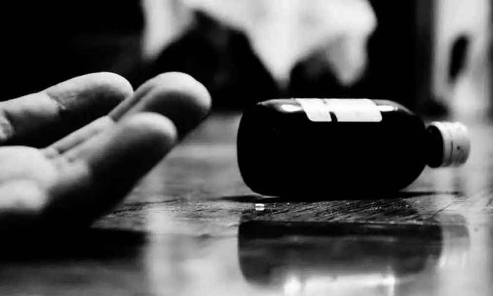 Girl forced to commit suicide by her boyfriend in West Godavari district