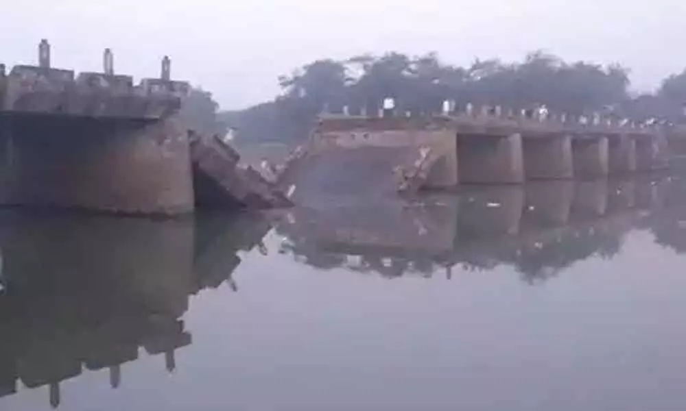 Maharashtra: Portion of  bridge over river collapses; none hurt