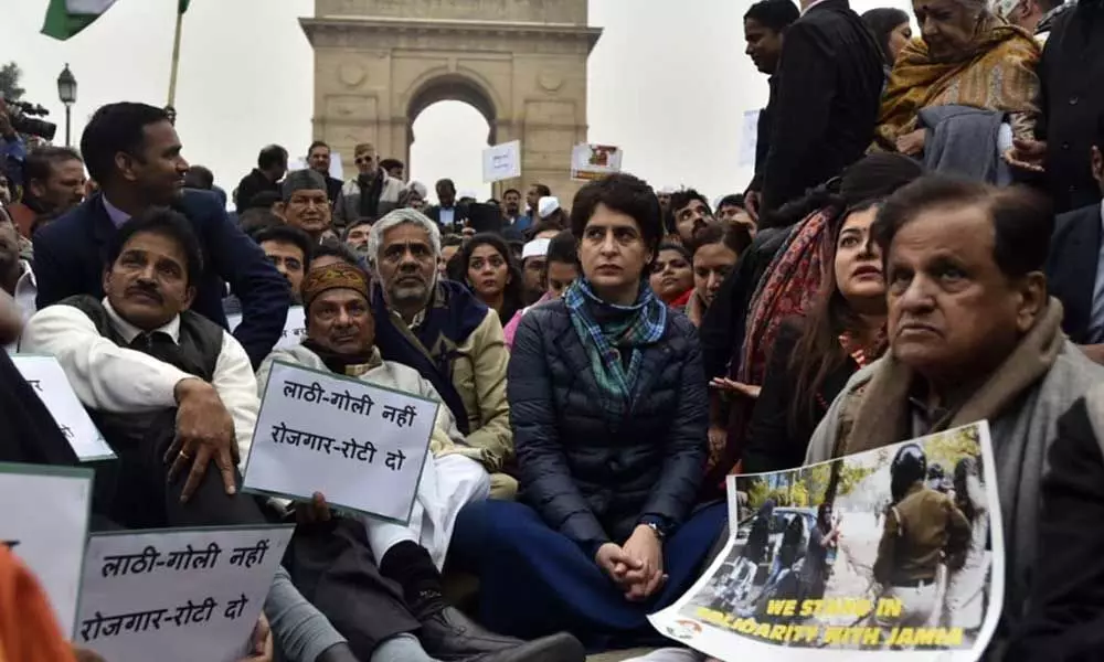 Congress stands up against crackdown on students, Priyanka Gandhi leads symbolic protest at India Gate