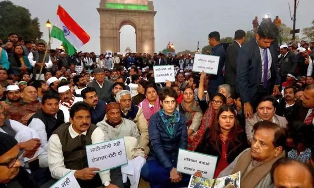 Anti-CAA protests: Congress leaders stage dharna at India Gate