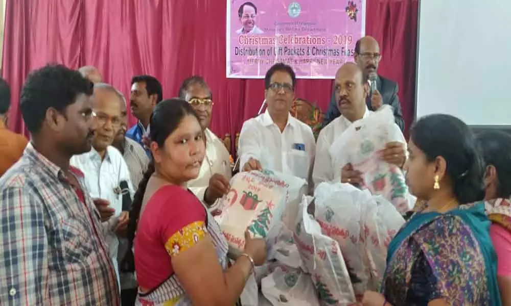 Kukatpally: Corporator Janaki Rama Raju distributes Christmas gifts