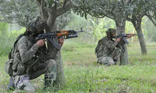 Pakistan shells forward posts along Line of Control in Poonch