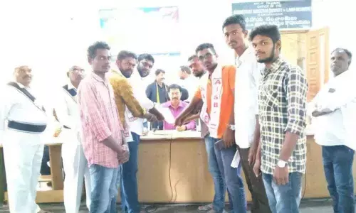 Karimnagar: Withdraw decision of closing schools, AIFB demands government