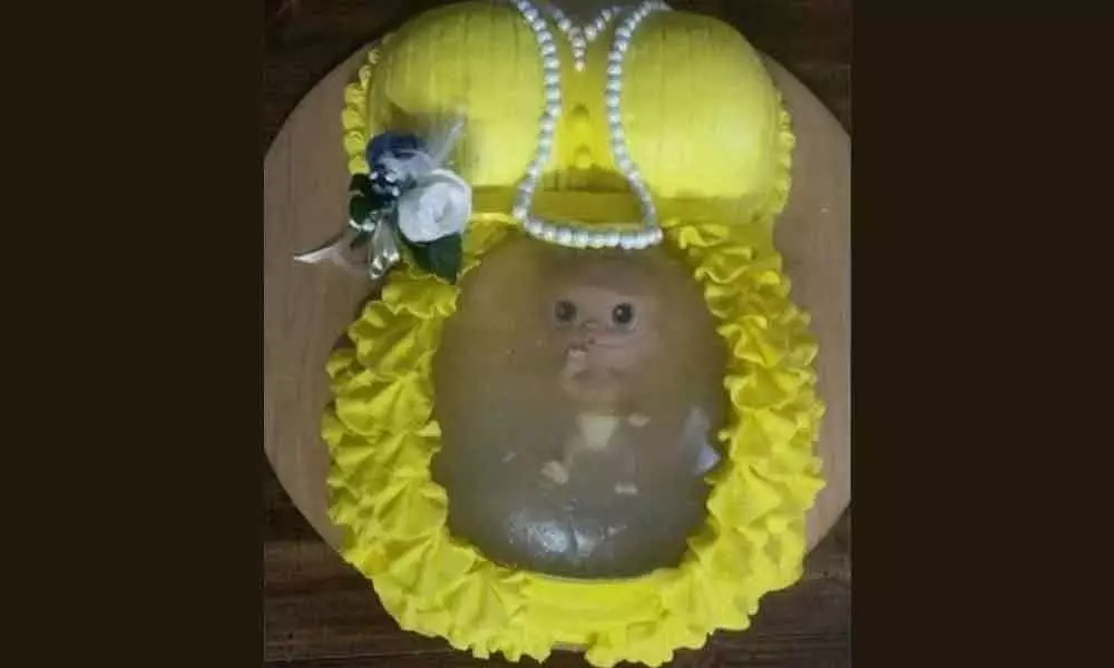 In a baby shower cake: Foetus floats inside womb. Internet is offended