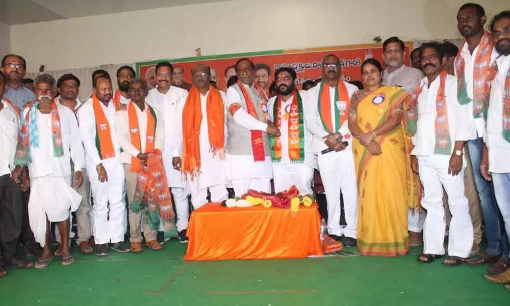BJP State president Dr. Laxman slams Congress leaders for opposing CAB