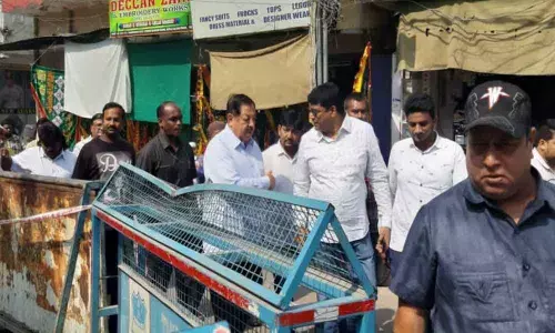 Charminar: Residents stall bollard works