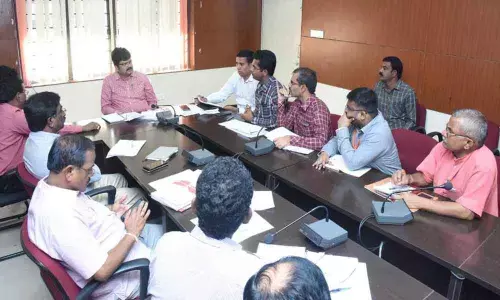 Sangareddy: Officials told to give tractors to all villages