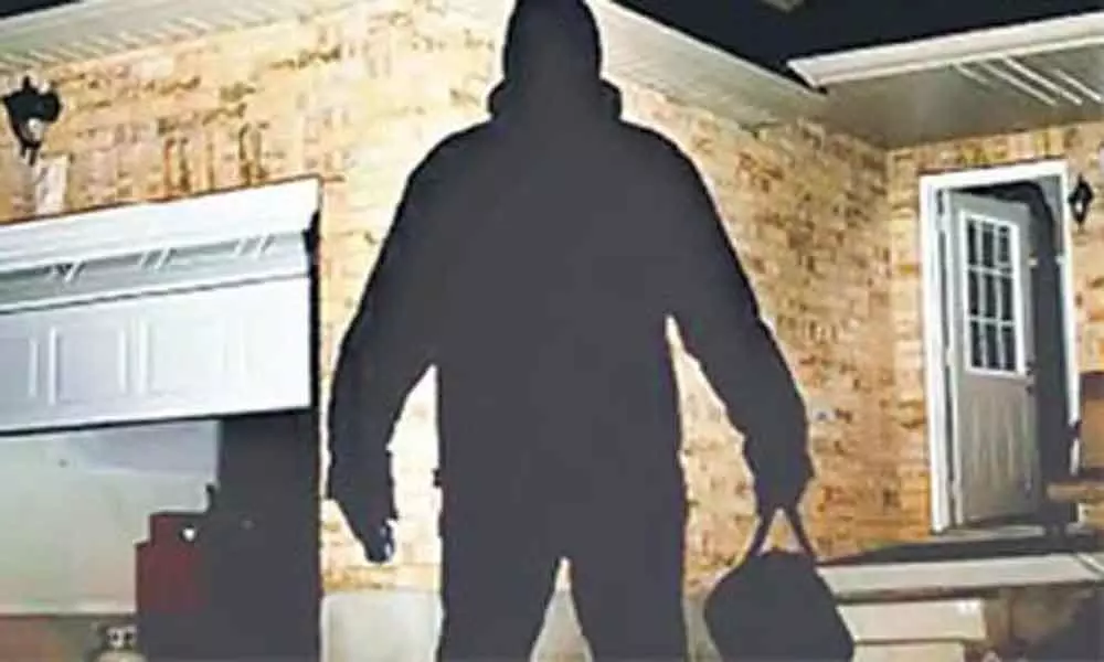 Hyderabad: Rs 4.8 lakh worth booty stolen from a house in Hayathnagar