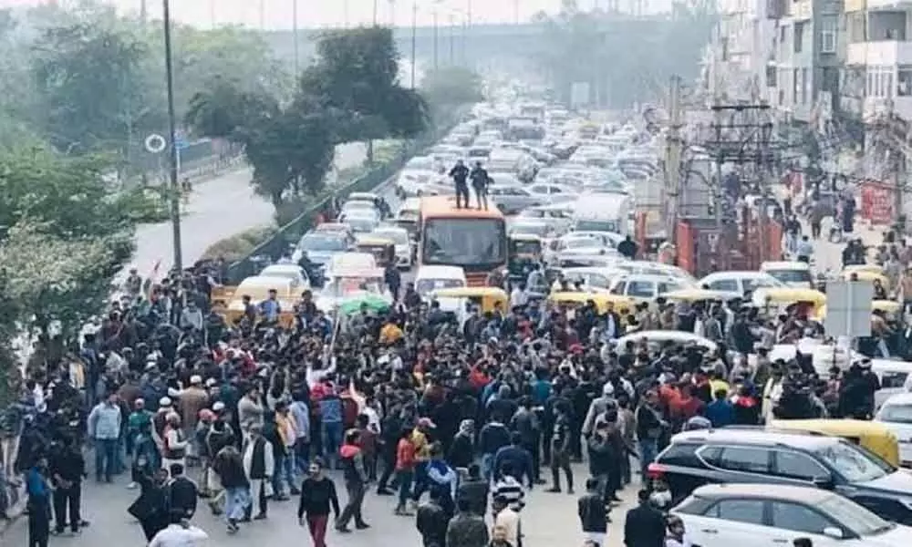 Traffic jams in Delhi due to Shaheen Bagh protest