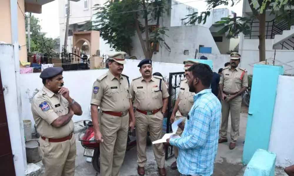 Karimnagar: Cordon Search in Maruti Nagar by Additional DCP (L&O) S Srinivas
