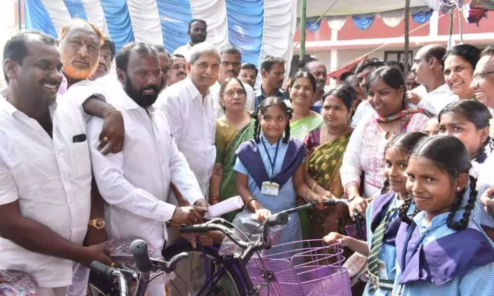 Vemulawada: MLA Chennamaneni Ramesh distributed Cycles to ZPHS students