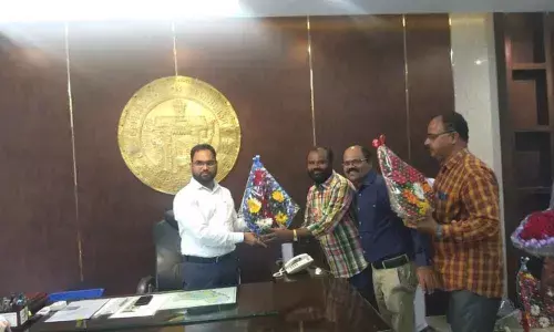 Sports Association representatives meet Karimnagar new Collector K Shashanka