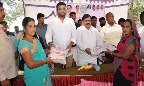 Tandur: MLC Mahender Reddy distributes Christmas gifts