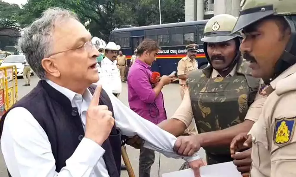 Anti-CAA Protests: Historian Ramachandra Guha detained in Bangalore