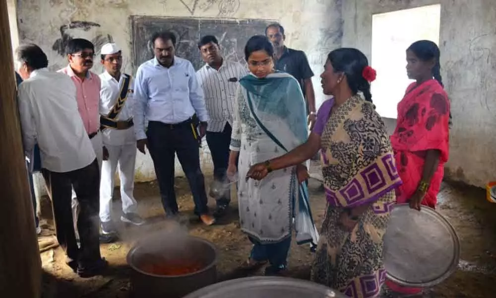 Wanaparthy: Collector Swetha Mohanty makes a surprise visit to Mohammadapur ZPHS, inspects facilities