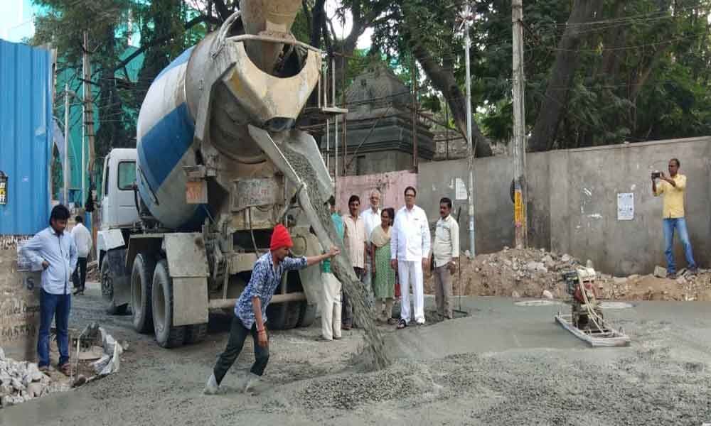 Hydernagar: Corporator Janakirama Raju assures CC roads in phases