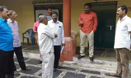 Chirala: ACB raids BC welfare hostel in Vodarevu